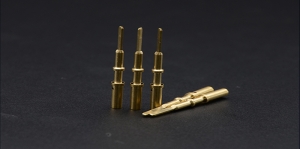 电连接器中的线簧插孔与普通插孔